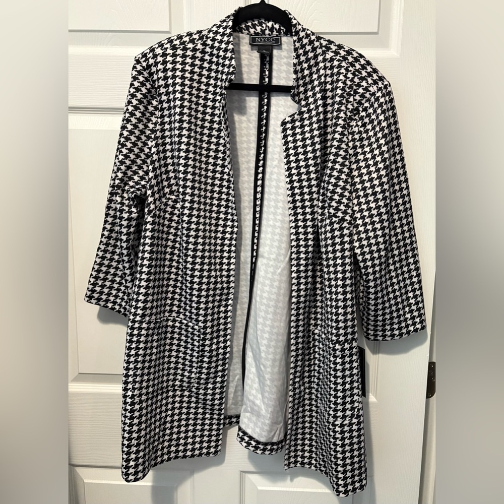 NYC Black and White Houndstooth Cape